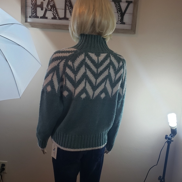 Sweater - Picture 2 of 3